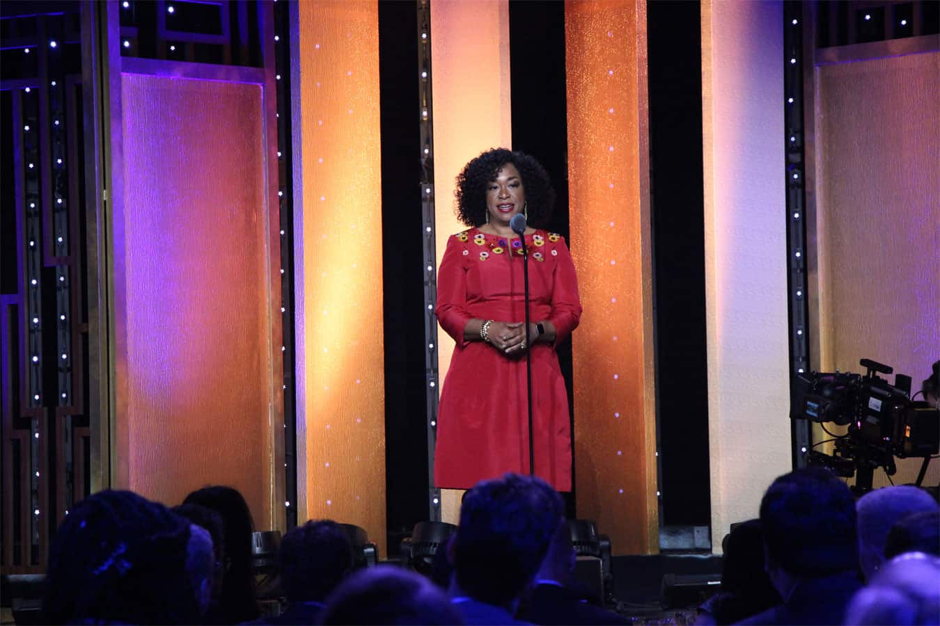 Get Your “Hum” Back With Shonda Rhimes—a Real-Life “Yes” Woman