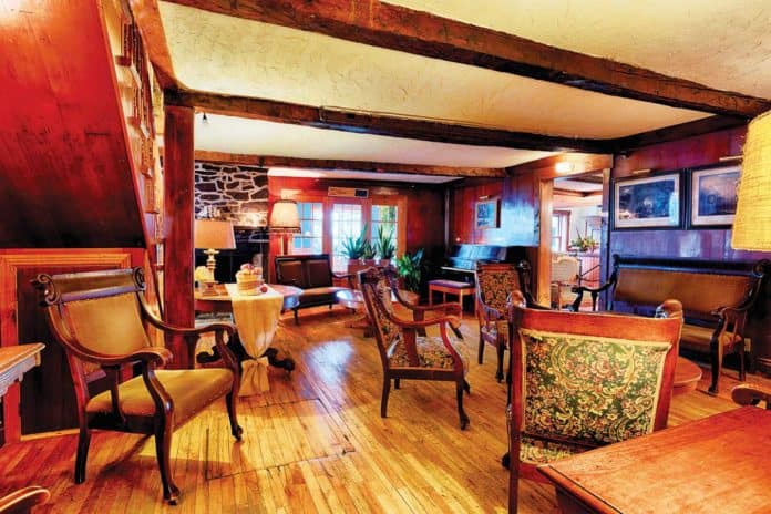 Salon-at-Auberge-Handfield