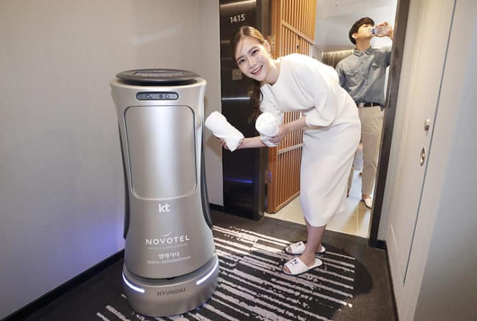 KTPhoto-KT-AI-GiGA-Genie-Hotel-Robot robots