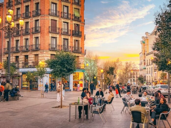 BARRIO DE LA LATINA - PLAZA DE CASCORRO 800