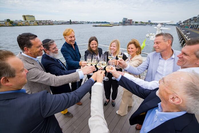 20240715-Transcend-contract-signing-MichielTon-HR115 River Cruise Ship