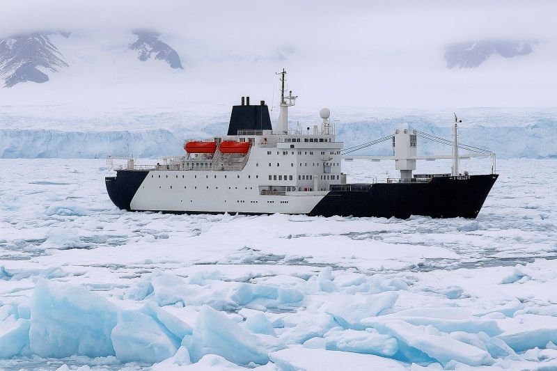 The St. Helena makes her way through Antarctic ice. Photo from Terra Nova.