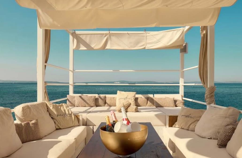 SITE's new eBook, edition 4 of the Extra Mile Incentive Travel by Radisson Hotels series, “Seaside Stays,” features 5 coastal gems.